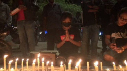 Kasus Pembunuhan Ibu & Anak, Warga Kupang Nyalakan 1.000 Lilin
