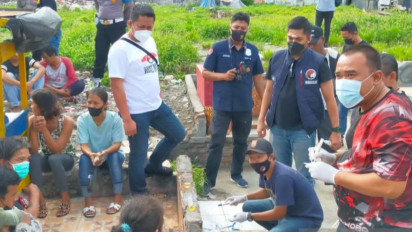 Polisi Tangkap 18 Orang dalam Penggerebekan Narkoba di Kampung Boncos Palmerah