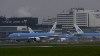 61 Penumpang dari Dua penerbangan Asal Afrika Selatan yang Tiba di Belanda Positif Covid-19 dan Jalani Isolasi Mandiri