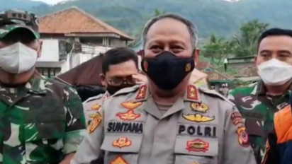 Korban Banjir Bandang Garut, Jawa Barat Menolak Dievakuasi