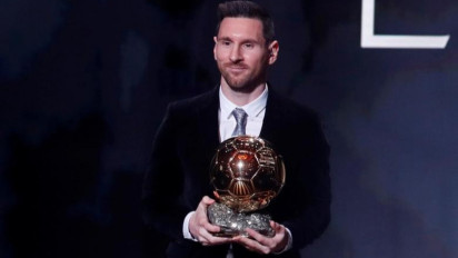 Lionel Messi Raih Penghargaan Ballon d'Or 2021