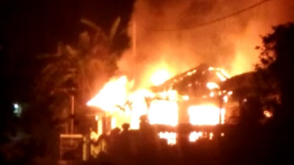 Ngeri, ODGJ di Blitar Ngamuk Bakar Rumah dan Bacok Warga Hingga Kritis