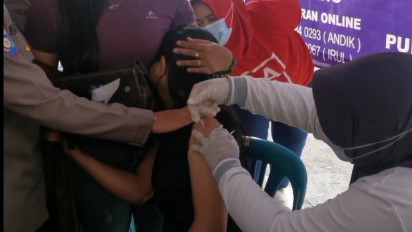 Memanfaatkan Ruangan Tak Terpakai, Pemilik Rumah Karaoke dan Polresta Sidoarjo Gelar Vaksinasi Massal