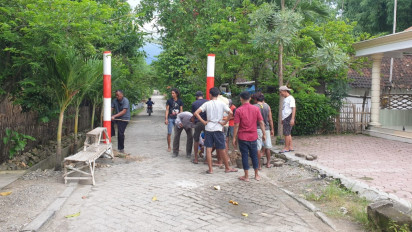 Warga Hadang Kendaraan Proyek PemKab Bojonegoro, Lantaran Membuat Akses Jalan Desa Rusak