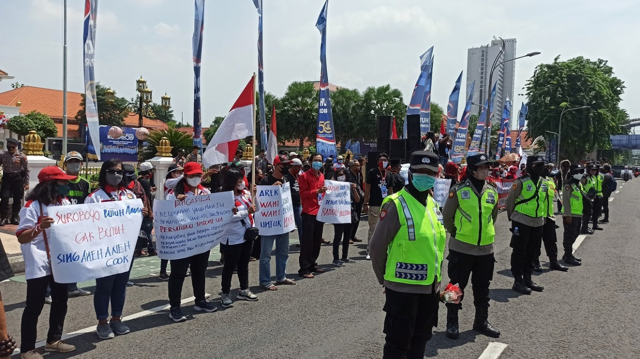 Tolak Reuni Alumni 212, Arek Suroboyo Bergerak Turun Ke Jalan
            - galeri foto