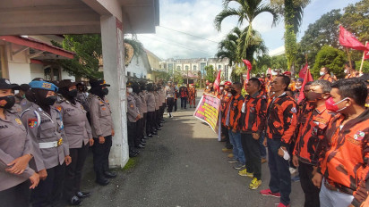 Demo Kantor DPRD Pematangsiantar, Massa Pemuda Pancasila Tuntut Junimart Girsang Minta Maaf