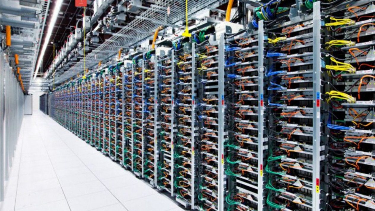 Gedung Cyber Kebakaran, Banyak Layanan Internet Sempat Terganggu
            - galeri foto