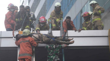 Petugas Menduga Kebakaran di Gedung Cyber Akibat Arus Pendek