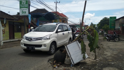 Ancam Keselamatan Pengendara, Jalan Penghubung Kabupaten Malang-Kota Batu Banyak Lubang