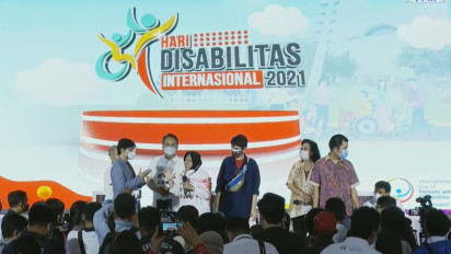 Mensos Risma Tuai Kritik Setelah Paksa Tunarungu Bicara, Putra Ray Sahetapy: Tidak Semua Anak Bisa Berbicara