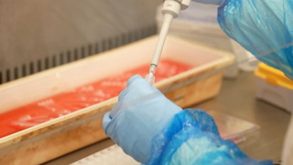 Para Ilmuan di Inggris Lakukan Penelitian Terhadap Virus Covid-19 Varian Omicron