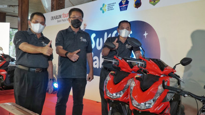 Percepatan Vaksinasi Covid-19 Banjir Hadiah, Selesai Suntik Dosis Dua Warga Bawa Pulang Motor