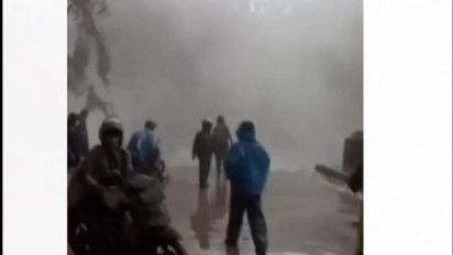 Breaking News: Jembatan Gladak Perak Putus, Evakuasi Warga Terkendala