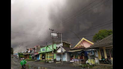Erupsi Semeru: Satu Warga Curah Kobokan Tewas dan 10 Lainnya Belum Bisa Dievakuasi