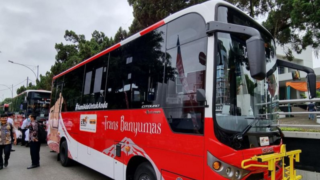 Bus Trans Banyumas Resmi Beroperasi Layani Masyarakat
            - galeri foto
