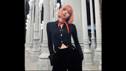 Lisa Blackpink Debut di "Runway" untuk Rumah Mode Celine