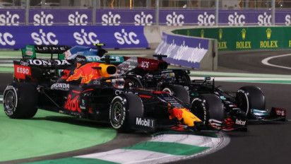 Hamilton Redam Perlawanan Sengit Verstappen dan Raih Kemenangan Ketiga Secara Beruntun di Musim Ini