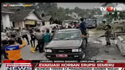 Panik, Pengungsi Erupsi Semeru di Sumber Wuluh Berlarian