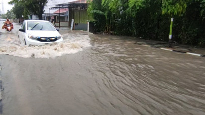 Cuaca Ekstrem Jalan Trans Sulawesi Di Kota Parepare Tergenang Banjir