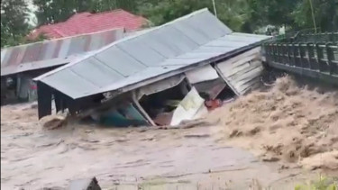 Banjir Bandang Soppeng Hanyutkan Dua Rumah Warga