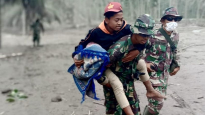 Kerahkan Pasukan Khusus, TNI AU Bantu Evakuasi Korban Letusan Gunung Semeru