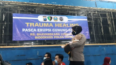 Erupsi Semeru, RS. Bhayangkara dan Biddokkes Polda Jatim Dirikan Posko Trauma Healing Bagi Anak