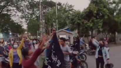 Sekelompok Warga di Mandalay Myanmar Gelar Aksi Protes Terhadap Vonis Aung San Suu Kyi