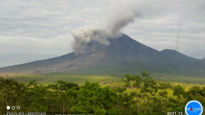 Semeru Masih Erupsi, Kolom Abu Vulkanis Setinggi 1 Kilometer