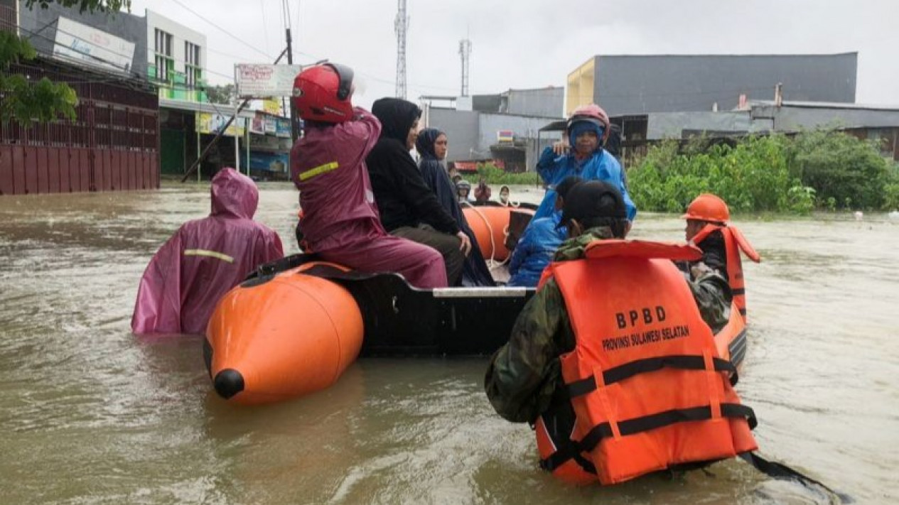 Banjir Rendam Makassar, BPBD Catat Korban Terdampak Mencapai 3.206 Orang
            - galeri foto