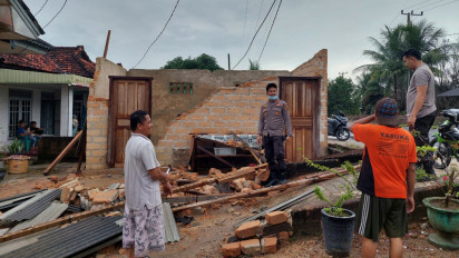 Ratusan Rumah Warga Rusak Parah Dihantam Angin Puting Beliung, Seorang Warga Luka-luka