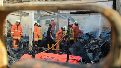Evakuasi Empat Korban Tewas Kebakaran Rumah di Tambora Jakbar