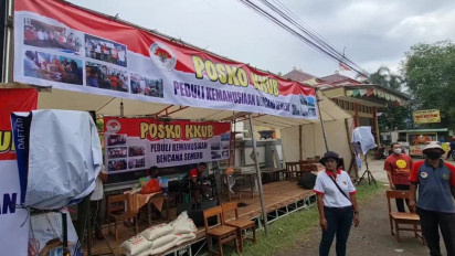 Warga Lintas Agama di Pati Membuat Panggung Donasi untuk Korban Erupsi Gunung Semeru