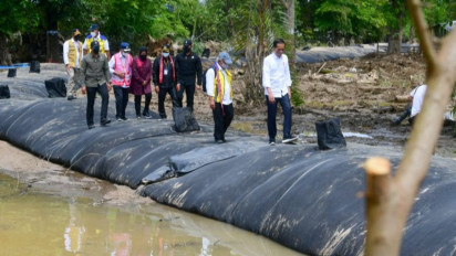 Presiden Jokowi Cek Pembangunan Tanggul Pengendali Banjir di Sintang