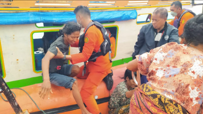Tim SAR Berhasil Evakuasi 15 Penumpang KM Danu yang Patah Kemudi di Perairan Tanjung Watumanuk Flores NTT
