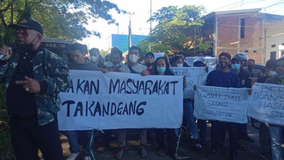 Gagal Masuk Cakades Ratusan Massa Pendukung Geruduk Kantor BPMD Mamuju