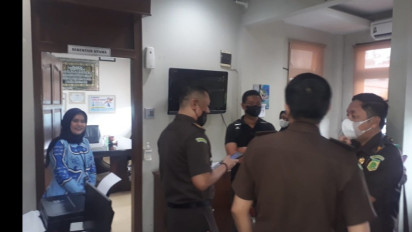 Tim Pidsus Kejati Sulsel Geledah dan Sita Berkas Dokumen di Ruang Direktur Utama PDAM Kota Makassar