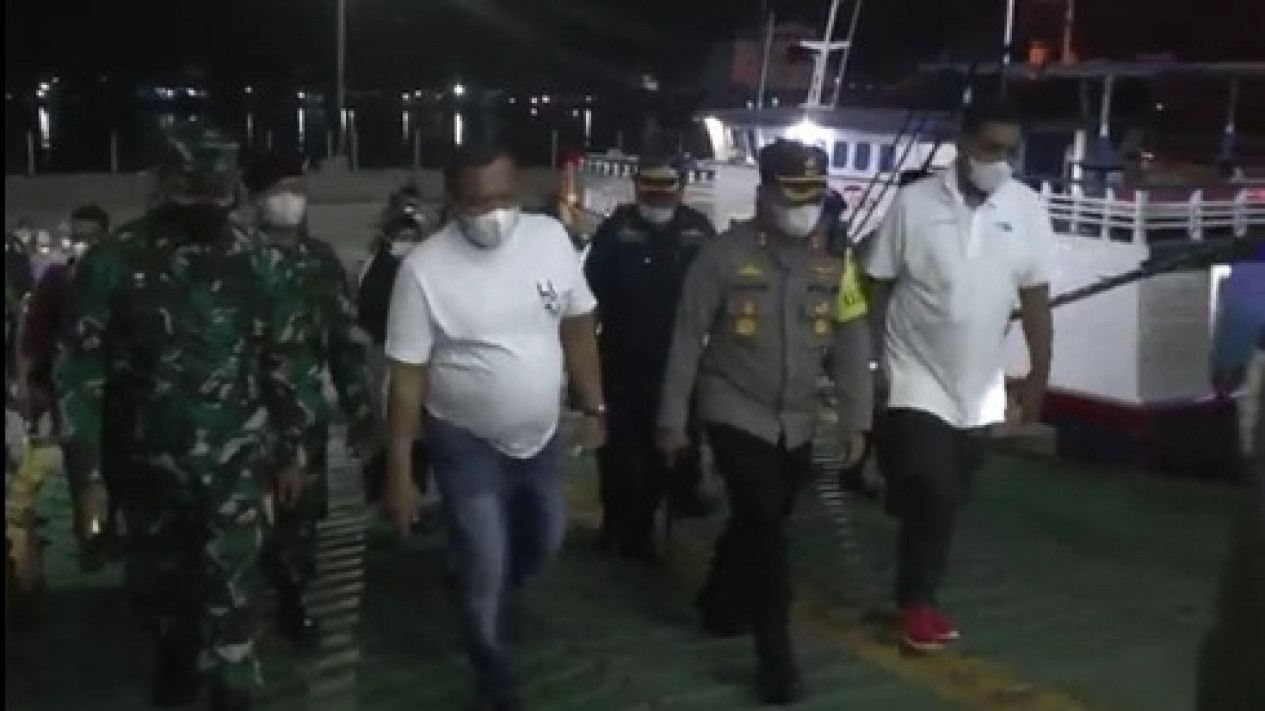 Walikota Sibolga Periksa Sistem Pelayanan dan Kesiapan Armada Penyebrangan di Pelabuhan Sambas Jelang Nataru
            - galeri foto
