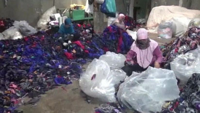 Kreatif! Harga Kapuk Randu Mahal Perajin di Pati Manfaatkan Limbah Kain Sisa Pabrik Garmen Menjadi Bantal Guling