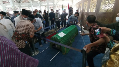 Ratusan Warga Hadiri Salat Jenazah Wali Kota Bandung