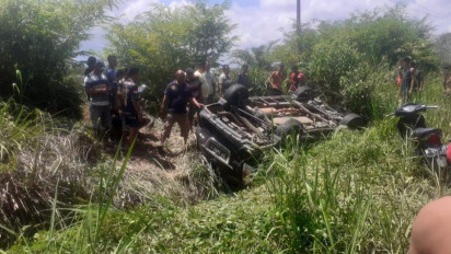 Mobil Seruduk Sepeda Motor Hingga Terbalik, 1 Korban Tewas di Tempat 