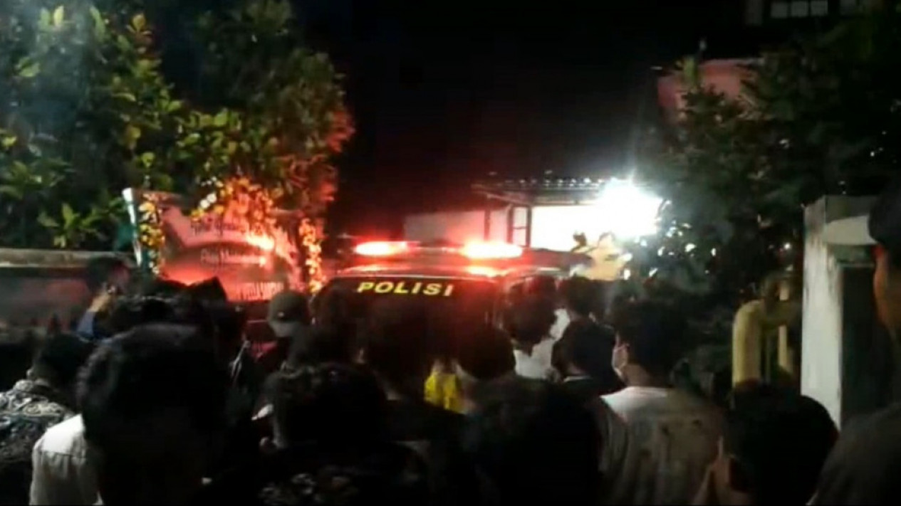 Seorang Anggota Polisi Polresta Banyuwangi Ditemukan Tewas di Rumahnya, Diduga Bunuh Diri
            - galeri foto