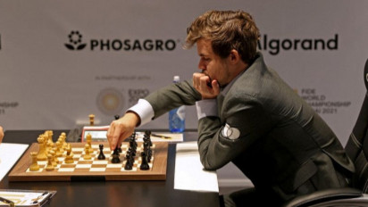 Carlsen Pertahankan Gelar Juara Dunia Catur setelah Nepo Blunder