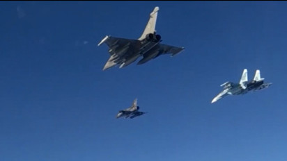 Tiga Jet Tempur SU-27 Rusia Halau Pesawat Militer Amerika dan Prancis di Dekat Laut Hitam