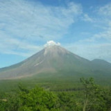 Aktivitas Gunung Semeru Masih Didominasi Gempa Guguran dan Erupsi