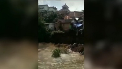 Plengsengan Ambrol Tergerus Air, Tiga Rumah Warga di Malang Rusak