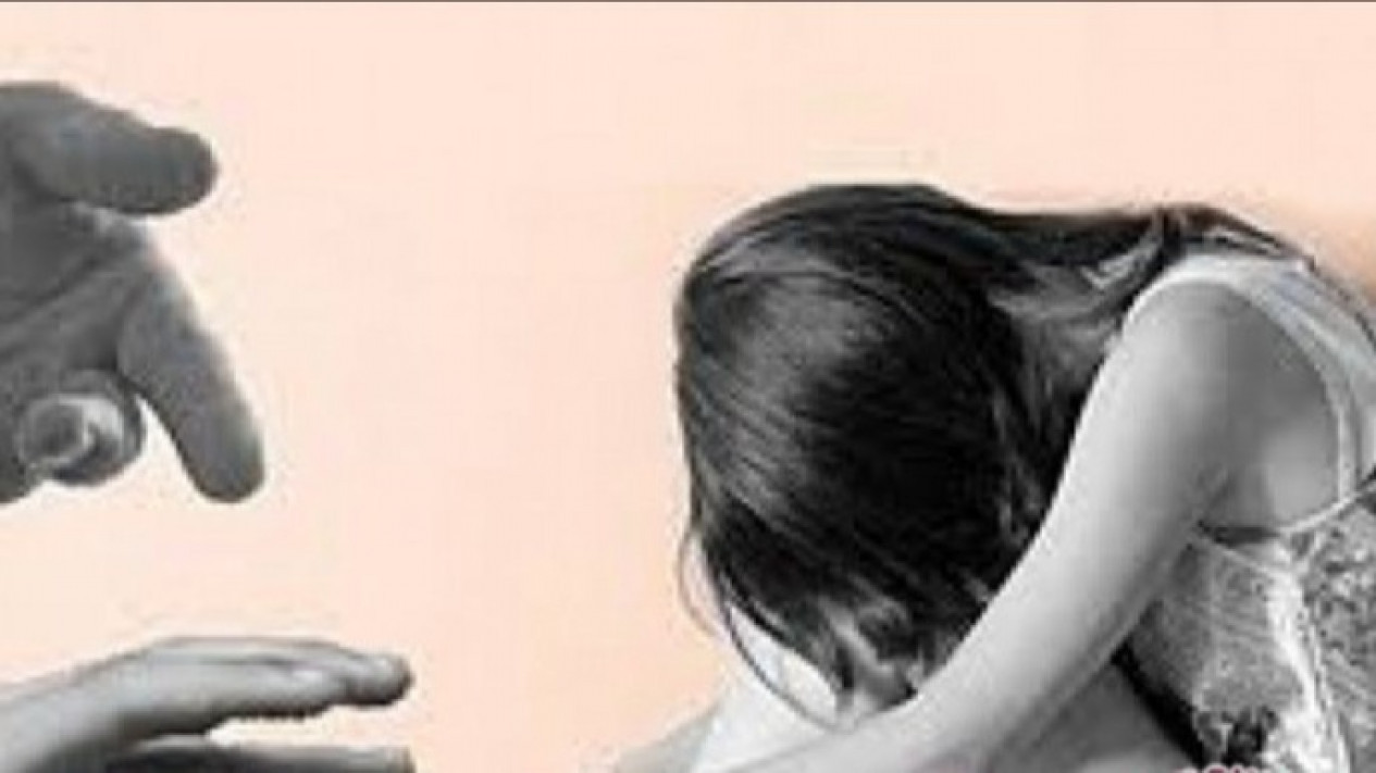 Seorang Kepala Sekolah di Mimika Diamankan karena Diduga Cabuli Anak Angkatnya yang Yatim Piatu
            - galeri foto