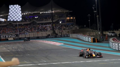 Pembalap Tim Red Bull Max Verstappen Raih Gelar Juara Dunia Pertamanya di Formula 1 Usai Kalahkan Lewis Hamilton di Grand Prix Abu Dhabi
