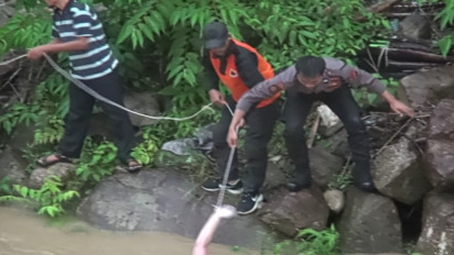 Evakuasi Jasad Korban Mobil Masuk Jurang Berlangsung Dramatis
