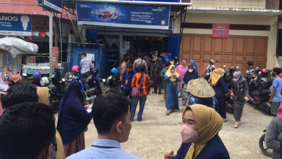 Breaking News: Gempa M 7.4 di Larantuka NTT, Nasabah dan Karyawan Bank di Takalar Sulsel Berhamburan Keluar Bangunan