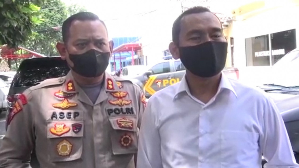 Polisi Tetapkan Suami yang Telanjangi Istri Sebagai Tersangka
            - galeri foto